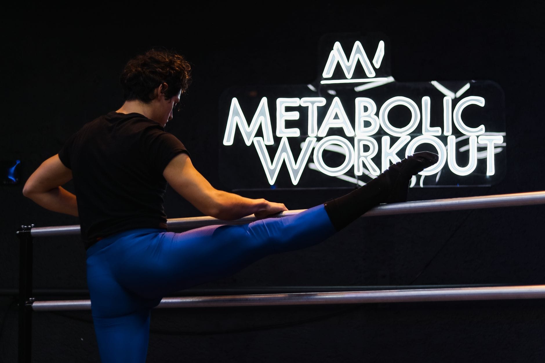 How exercise lowers blood sugar: athlete performing a standing leg stretch.